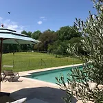 Le Buscagneau بيت للعطل